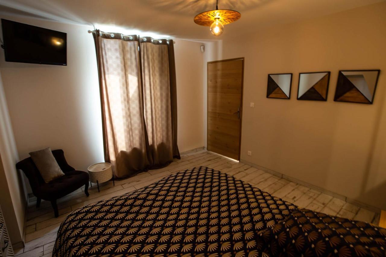 Au Bouchon Hotel Saint-Aigulin Ngoại thất bức ảnh